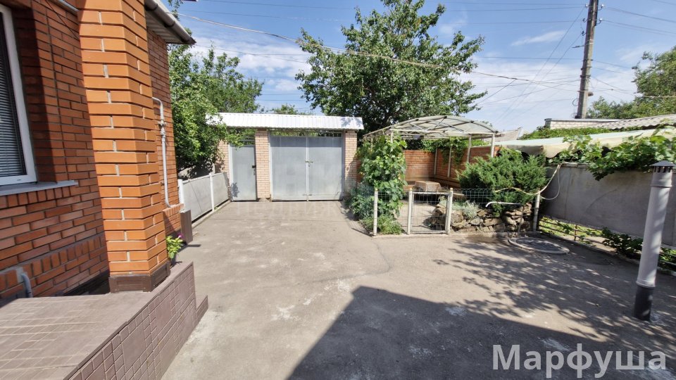 Продам 2-х этажный дом в городе Луганск