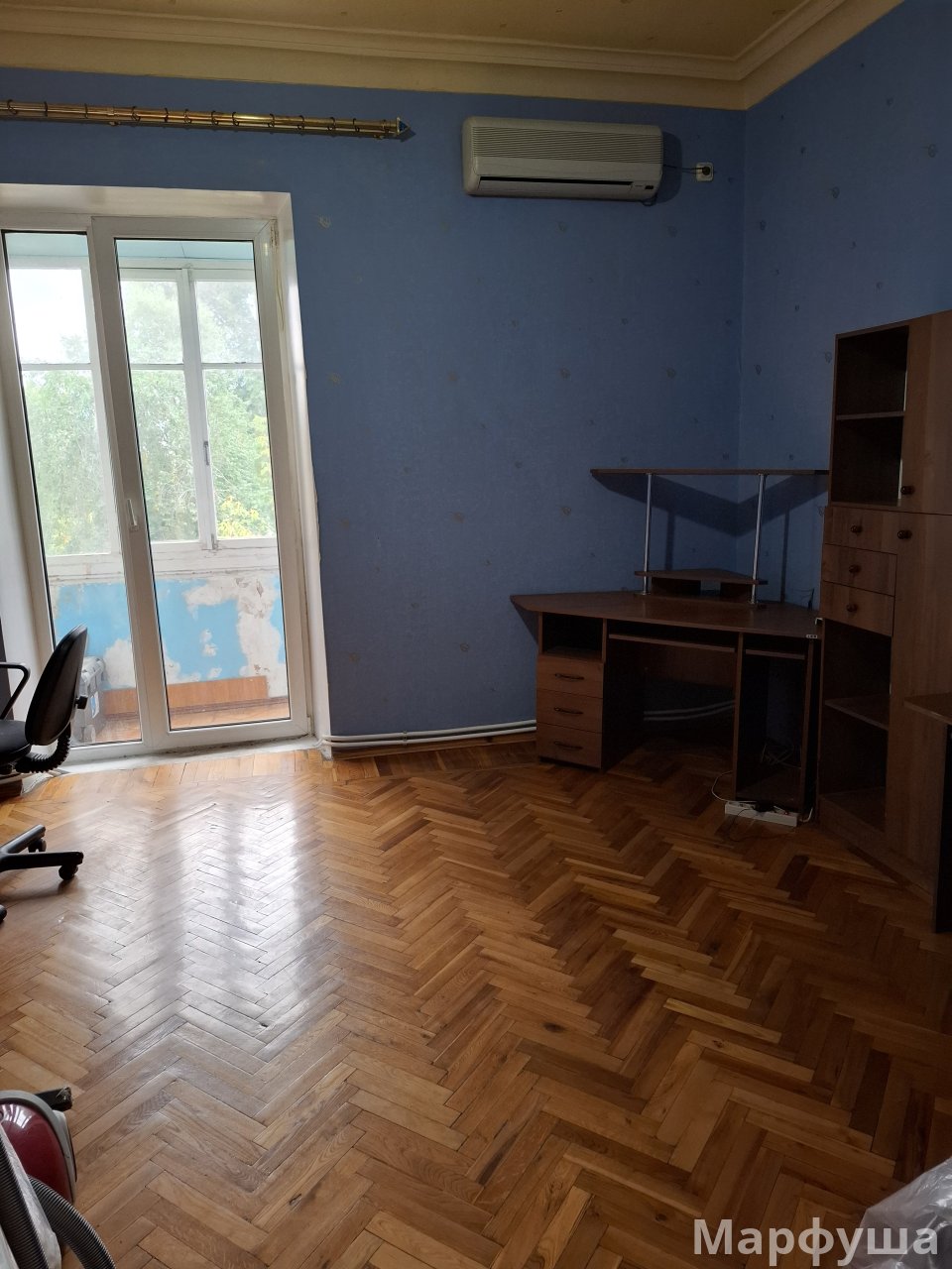 Продам 4 комнатную квартиру, сталинку с АО  в центре Луганска