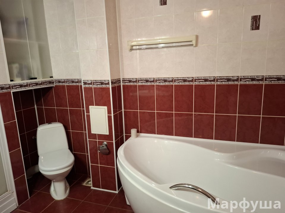 Продам 4 комнатную квартиру, сталинку с АО  в центре Луганска