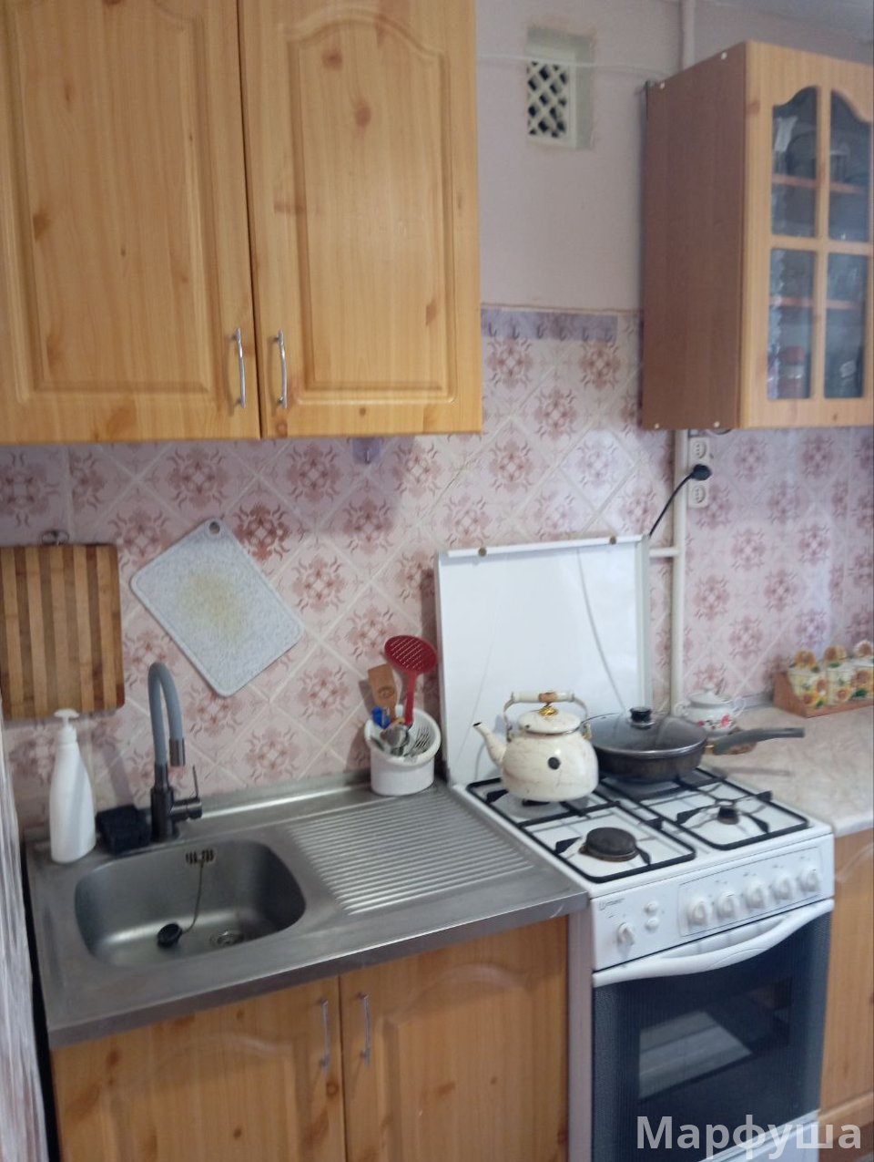 Сдам в Луганске восток район Соц. обеспечения и СШ№42  2 комн. кв-ру кв. Волкова.