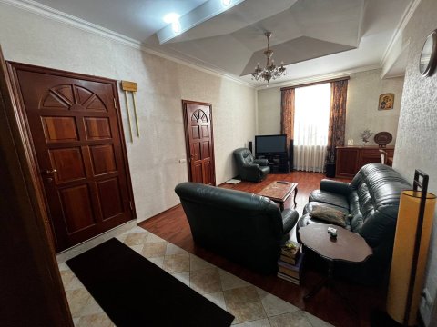 Продам 3- к квартиру в центре Луганска 10