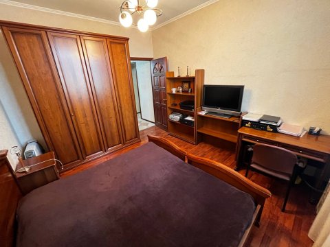Продам 3- к квартиру в центре Луганска