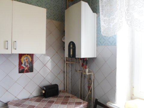 Сдам с Автономным отоплением – тепло и экономно в Луганске восток район Маш. института кв. Жукова 7,   2 ком. квартиру.