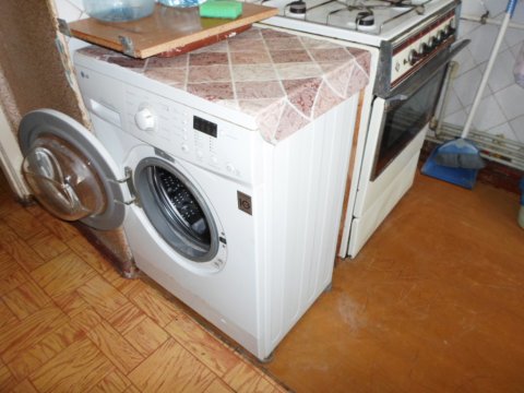 Сдам Тёплую с Автономным отоплением – у Вас будет тепло и экономно в Луганске на востоке район Маш. института кв. Жукова7, 3/5эт,  2 ком. квартиру. 6