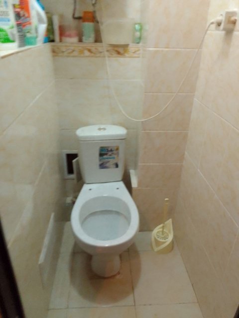 Сдам в Луганске отдельную комнату в 3ком.квартире кв.Заречный в другой комнате живёт женщина-квартирантка. 3