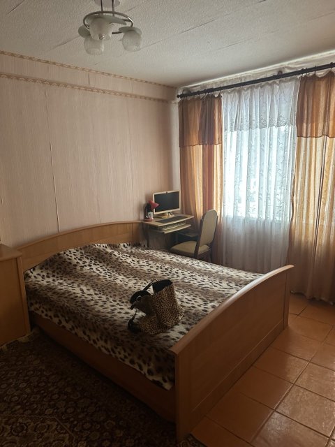 Сдам 3-х комн.квартиру кв Гагарина 1/5-эт,с балконом,в р-не Монолитного дома.