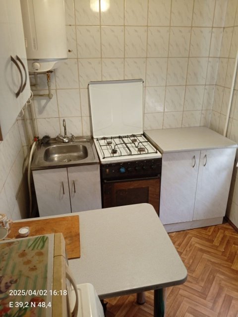 Сдам 2- комн.квартиру на кв Гагарина 2/5-эт,в р-не Монолитного дома и маг.Смешные цены.