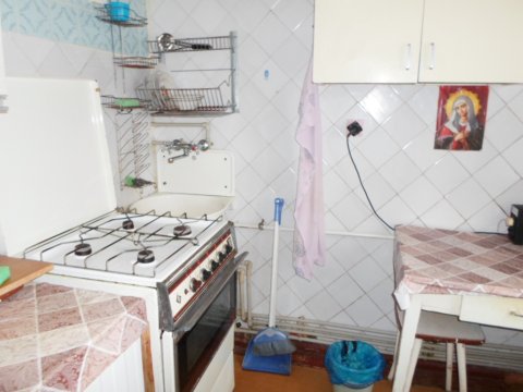 Сдам за 22т.р. Тёплую с Автономным отоплением – у Вас будет тепло и экономно в Луганске на востоке район Маш. института кв. Жукова7, 3/5эт,  2 ком. квартиру. 6