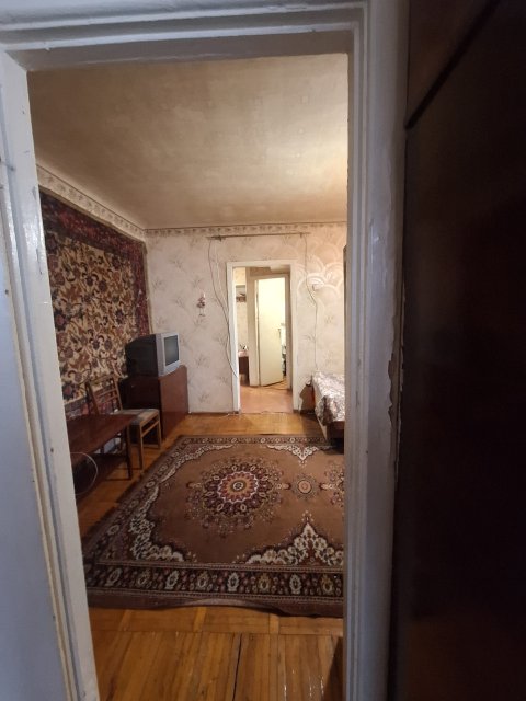 Продам 2-х комн квартиру в Центре города Луганск 4