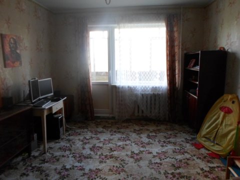 Сдам дёшево на востоке Луганска 2 комн.кв.,кв. Левченко д.13. 8