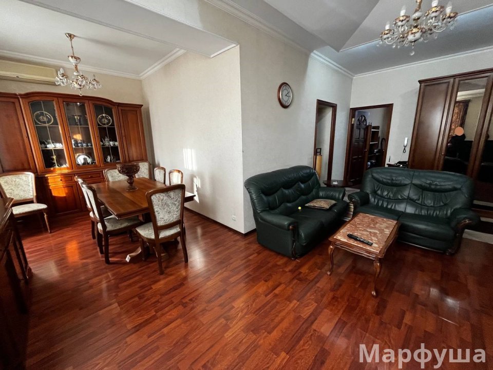 Продам 3- к квартиру в центре Луганска