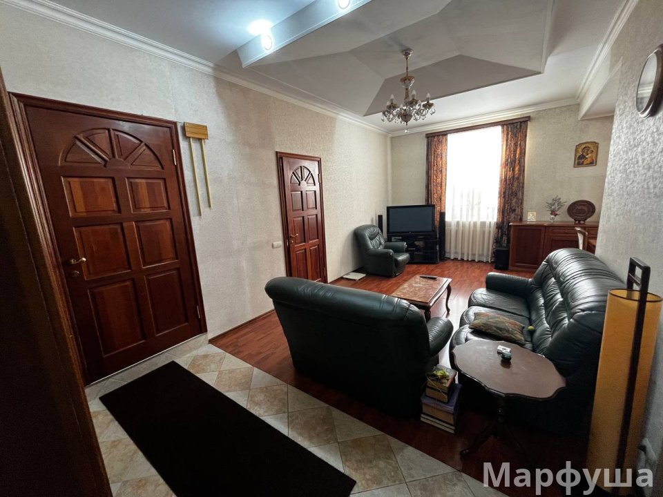 Продам 3- к квартиру в центре Луганска