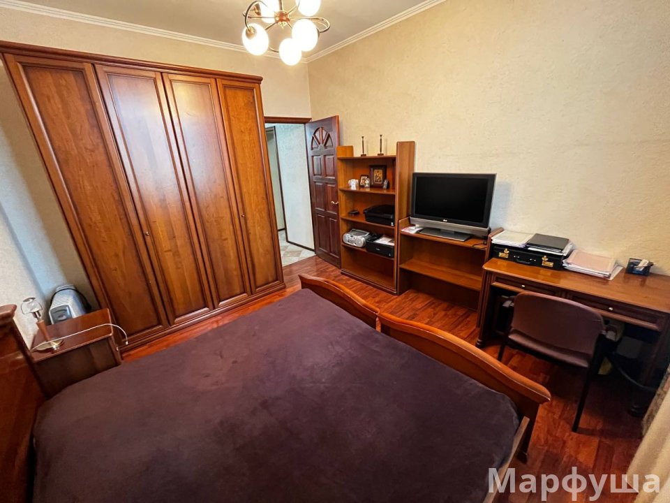 Продам 3- к квартиру в центре Луганска