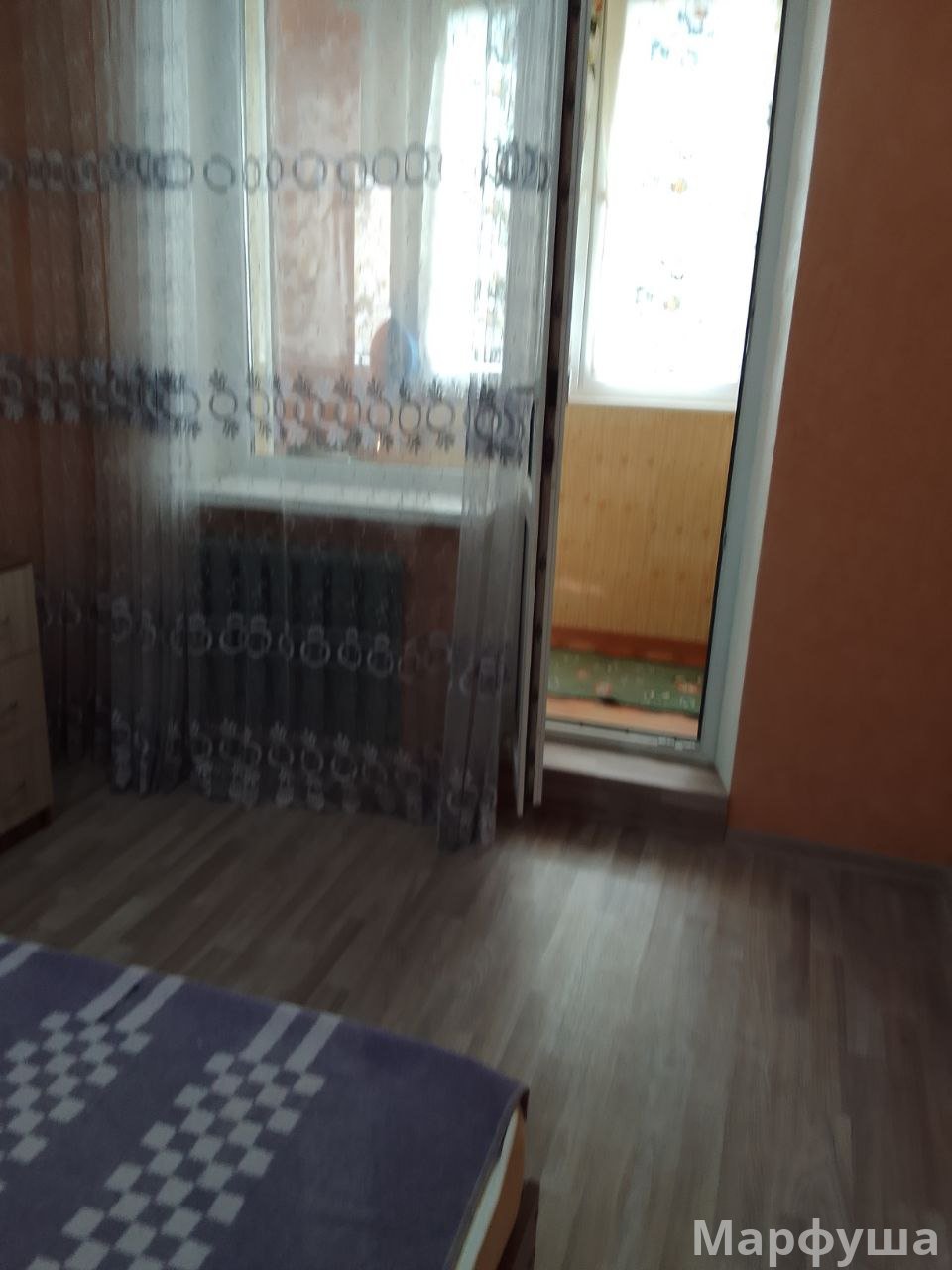 Сдам в Луганске отдельную комнату в 3ком.квартире кв.Заречный в другой комнате живёт женщина-квартирантка.