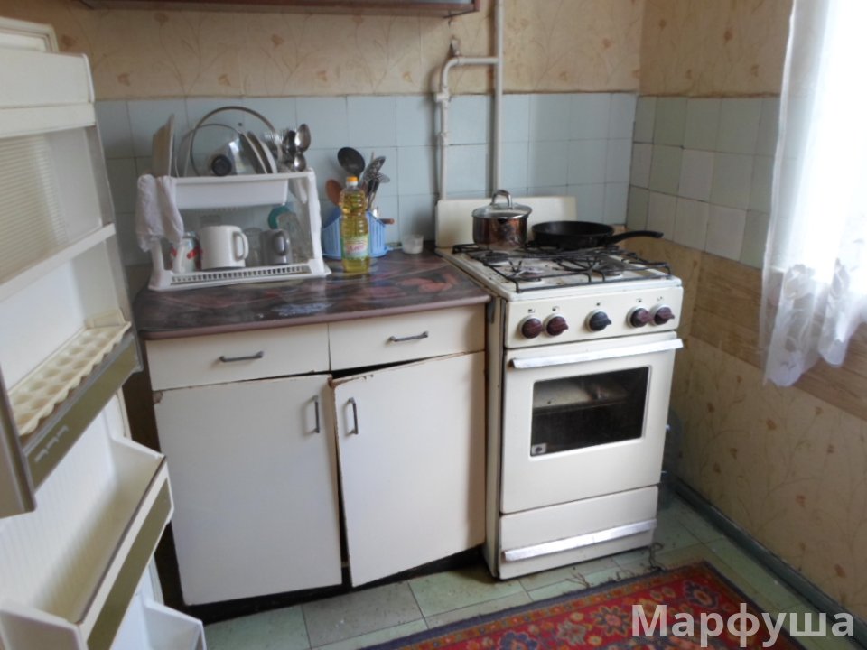 Сдам дёшево на востоке Луганска 2 комн.кв.,кв. Левченко д.13.