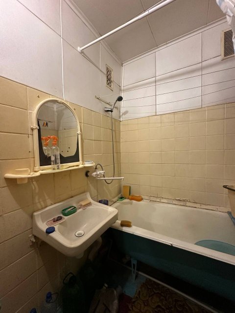 Продам 2- к квартиру Курская дуга 3