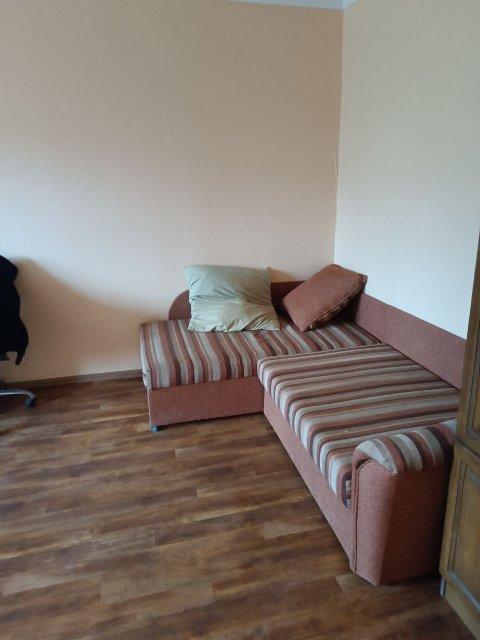 Сдам с отличным ремонтом 1 ком. квартиру пос. Юбилейный остановка близко.