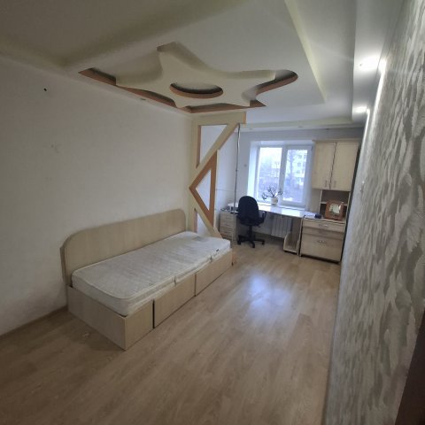 Сдам 3-х комн.квартиру на вост.кв-лах:кв Комарова 3/5-эт,в р-не строительного маг.Перестройка и строительного маг.Империя. 7