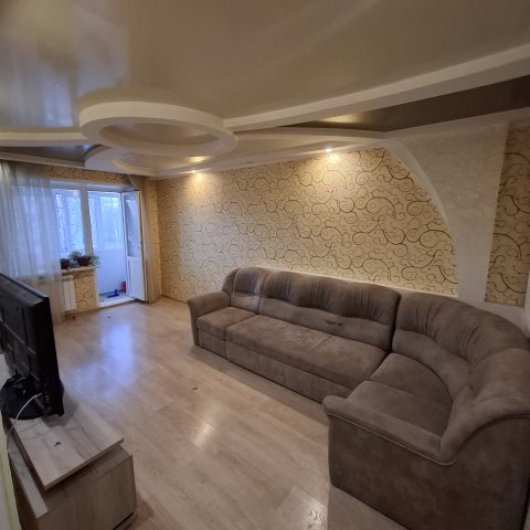 Сдам 3-х комн.квартиру на вост.кв-лах:кв Комарова 3/5-эт,в р-не строительного маг.Перестройка и строительного маг.Империя. 6