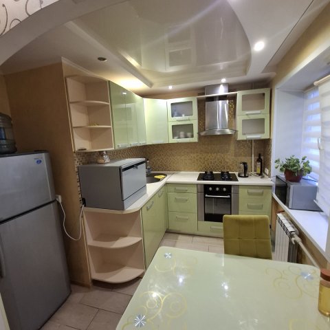 Сдам 3-х комн.квартиру на вост.кв-лах:кв Комарова 3/5-эт,в р-не строительного маг.Перестройка и строительного маг.Империя. 5