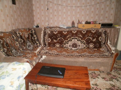 Сдам дёшево за 20т.р.+ ком. услуги на востоке Луганска выше Далевского университета 2 комн. кв., кв. Левченко д.13. 10