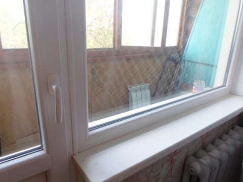 Сдам дёшево за 20т.р.+ ком. услуги на востоке Луганска выше Далевского университета 2 комн. кв., кв. Левченко д.13. 9