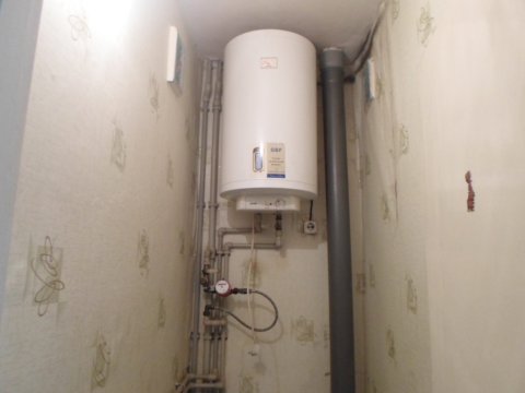 Сдам дёшево за 20т.р.+ ком. услуги на востоке Луганска выше Далевского университета 2 комн. кв., кв. Левченко д.13. 8