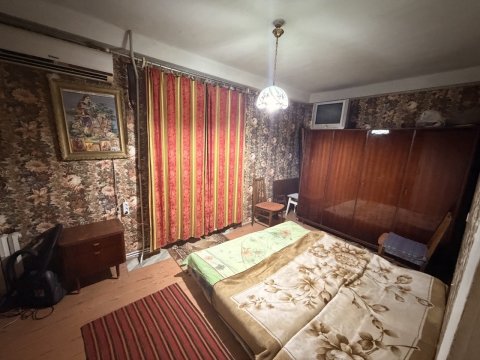 Продам 2- к квартиру на кв. Ватутина с автономным отоплением 4