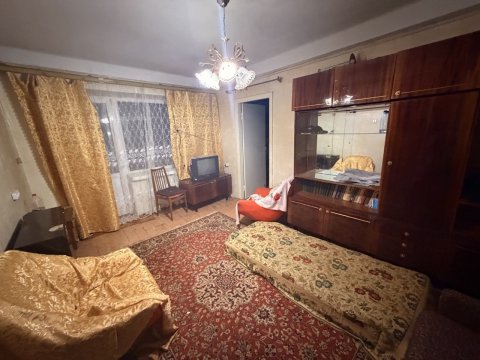 Продам 2- к квартиру на кв. Ватутина с автономным отоплением 5