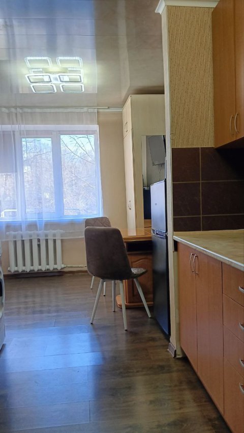 ‎ От хозяина!!! Сдам небольшую квартиру , удобное расположение на кв. Жукова, прямо напротив университета им. Даля, в доме где находится Sushimi. 10