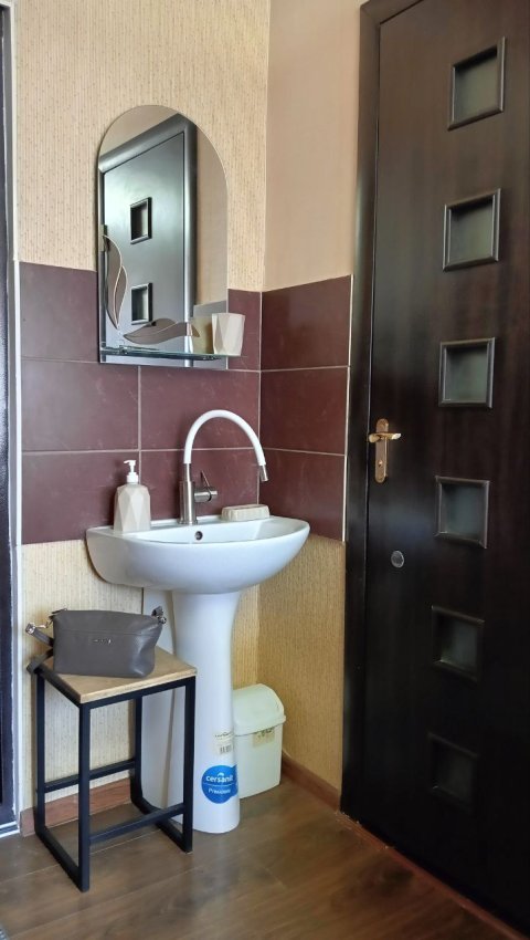 ‎ От хозяина!!! Сдам небольшую квартиру , удобное расположение на кв. Жукова, прямо напротив университета им. Даля, в доме где находится Sushimi. 3