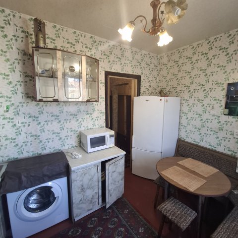 Сдам 1-х комн.квартиру на кв Заречном 2/12-эт,в р-не кольца Мирного. 7