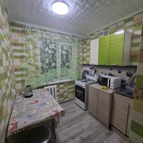 Сдам 1-х комнатную квартиру на кв Левченко 5/5-эт,в р-не кафе Чардыш,