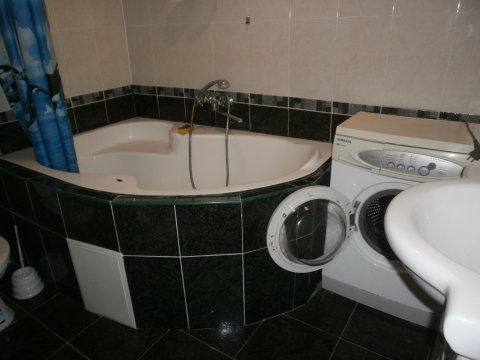 От Хозяина сдам с ремонтом 1комн.кв. студию в Центре-10 мин.пешком от Пед.университета. Квартира находится в кв. Димитрова23. 10