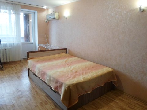 От Хозяина сдам с ремонтом 1комн.кв. студию в Центре-10 мин.пешком от Пед.университета. Квартира находится в кв. Димитрова23. 6