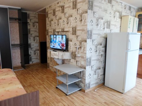 От Хозяина сдам с ремонтом 1комн.кв. студию в Центре-10 мин.пешком от Пед.университета. Квартира находится в кв. Димитрова23. 5