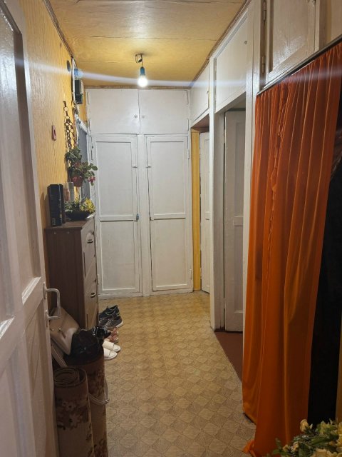 Продам недорого 2-х комн.квартиру на кв Шевченко 5/5-эт,в р-не т/ц Аврора и остановки Таксопарка и парка Щорса. 4