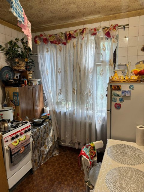 Продам недорого 2-х комн.квартиру на кв Шевченко 5/5-эт,в р-не т/ц Аврора и остановки Таксопарка и парка Щорса.