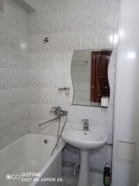 Сдам 2 комн. кв-ру с ремонтом кв. Солнечный - выше с/м Спар. Есть  а/о, кондиционер, 8