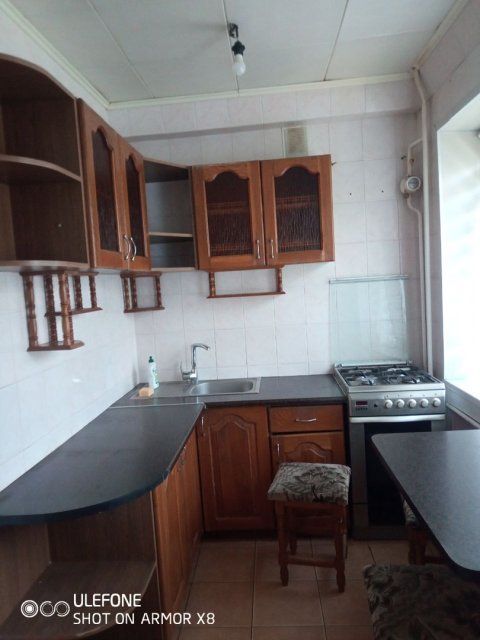 Сдам 2 комн. кв-ру с ремонтом кв. Солнечный - выше с/м Спар. Есть  а/о, кондиционер,