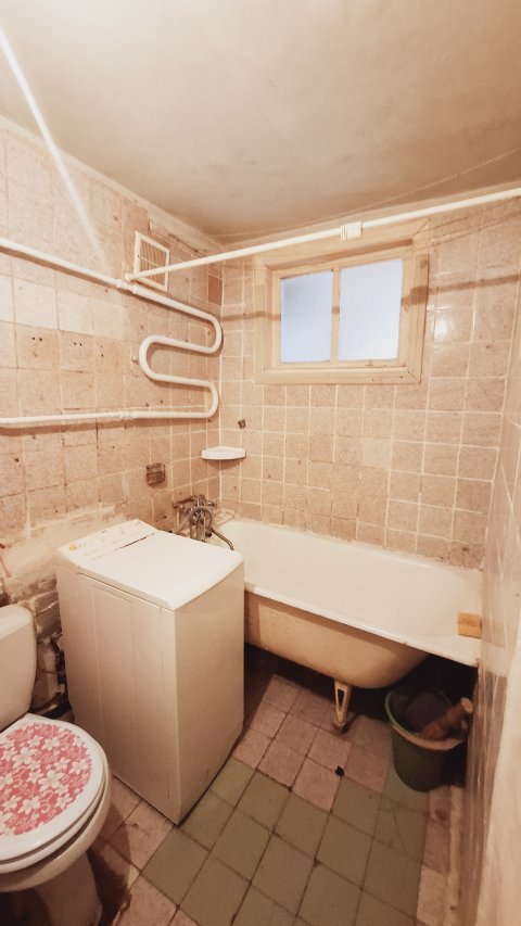 Сдам 1-х комн.квартиру в центре по ул Фрунзе 2/5-эт,в р-не Краеведческого музея.Цена 20 тыс.рублей+коммун.усл. 3