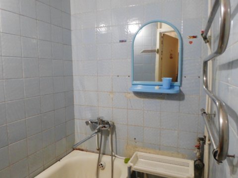 Дёшево сдам 1ком. кв-ру в Луганске кв. Гагарина- нижняя часть,10мин. пешком к ВНУ. Есть газовое автономное отопление 10