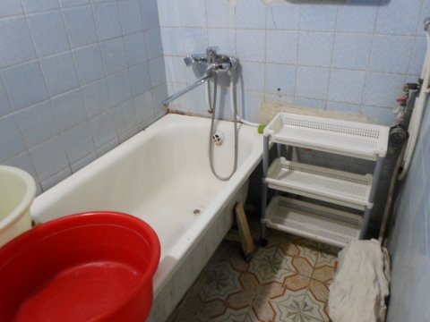 Дёшево сдам 1ком. кв-ру в Луганске кв. Гагарина- нижняя часть,10мин. пешком к ВНУ. Есть газовое автономное отопление 9