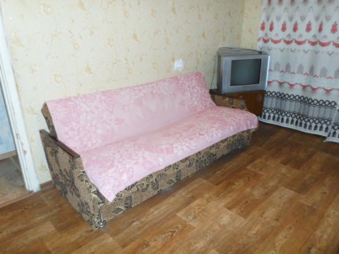 Дёшево сдам 1ком. кв-ру в Луганске кв. Гагарина- нижняя часть,10мин. пешком к ВНУ. Есть газовое автономное отопление