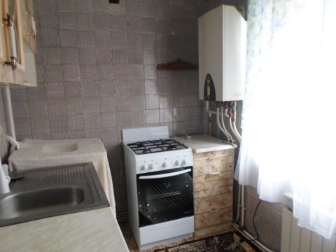 Дёшево сдам 1ком. кв-ру в Луганске кв. Гагарина- нижняя часть,10мин. пешком к ВНУ. Есть газовое автономное отопление 7