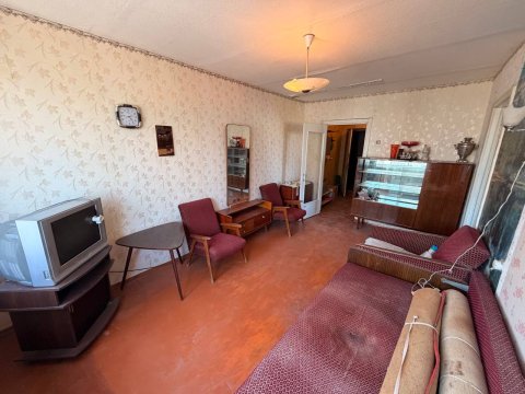 Продам 2- к квартиру на кв 50 Лет Октября (верхний Окей) 9