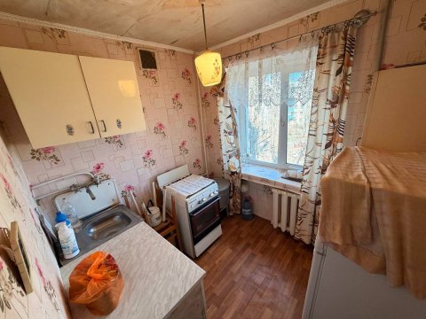 Продам 2- к квартиру на кв 50 Лет Октября (верхний Окей) 6