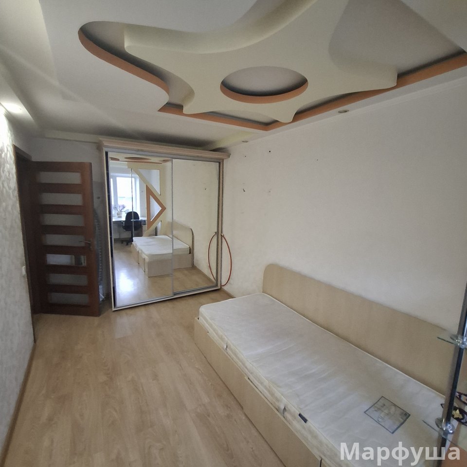 Сдам 3-х комн.квартиру на вост.кв-лах:кв Комарова 3/5-эт,в р-не строительного маг.Перестройка и строительного маг.Империя.