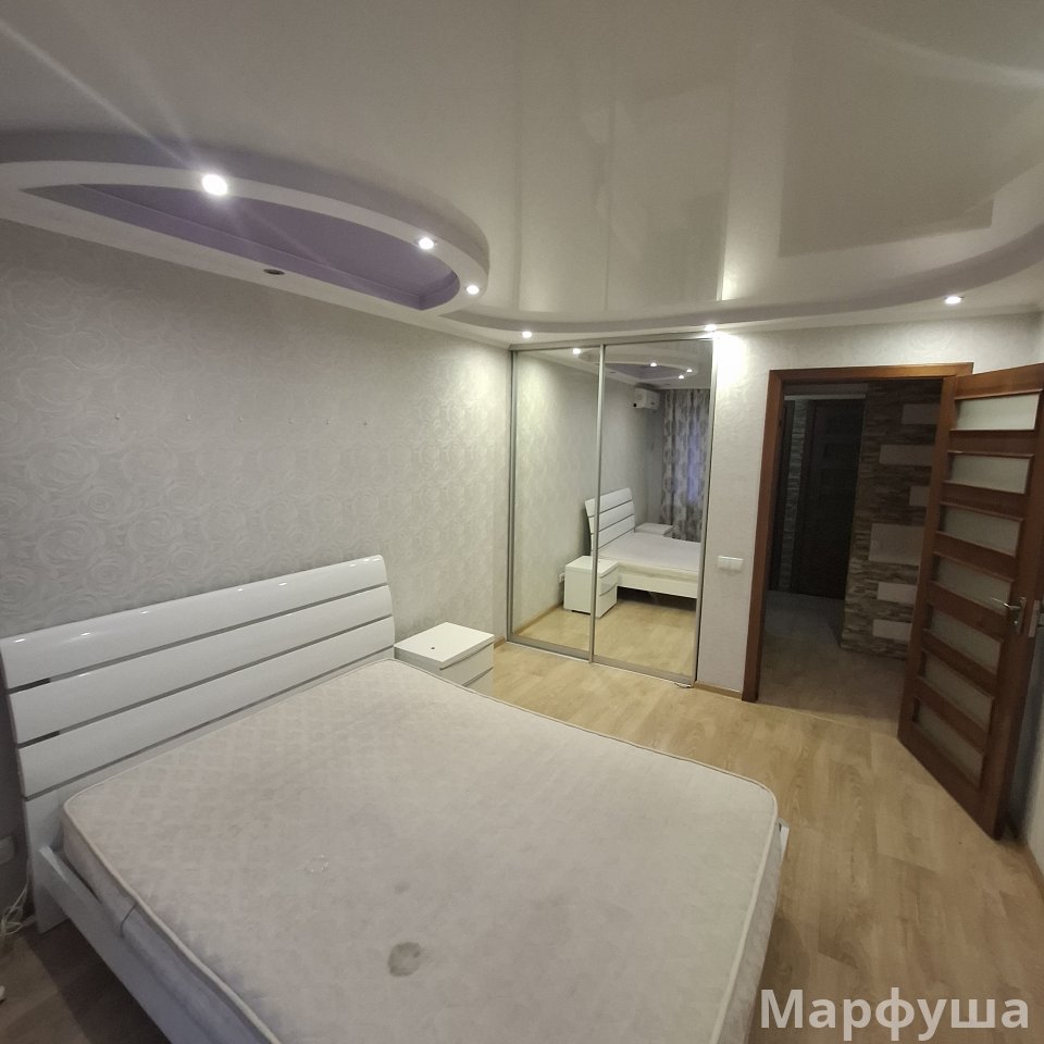 Сдам 3-х комн.квартиру на вост.кв-лах:кв Комарова 3/5-эт,в р-не строительного маг.Перестройка и строительного маг.Империя.