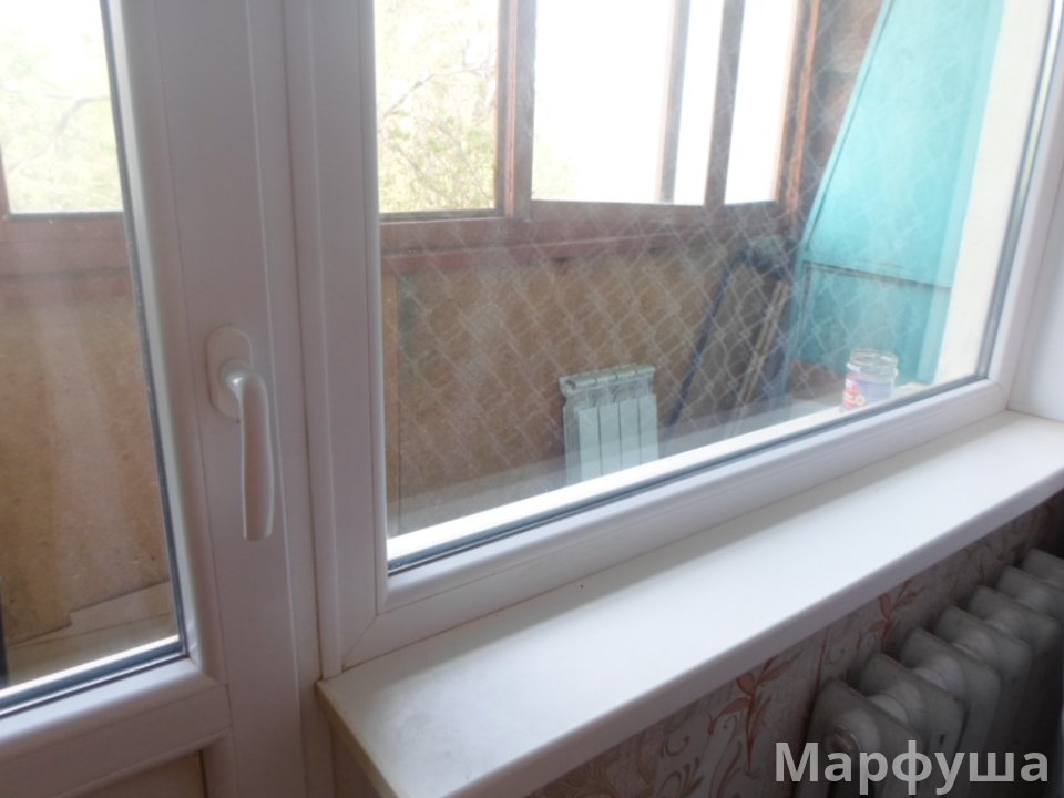 Сдам дёшево за 20т.р.+ ком. услуги на востоке Луганска выше Далевского университета 2 комн. кв., кв. Левченко д.13.